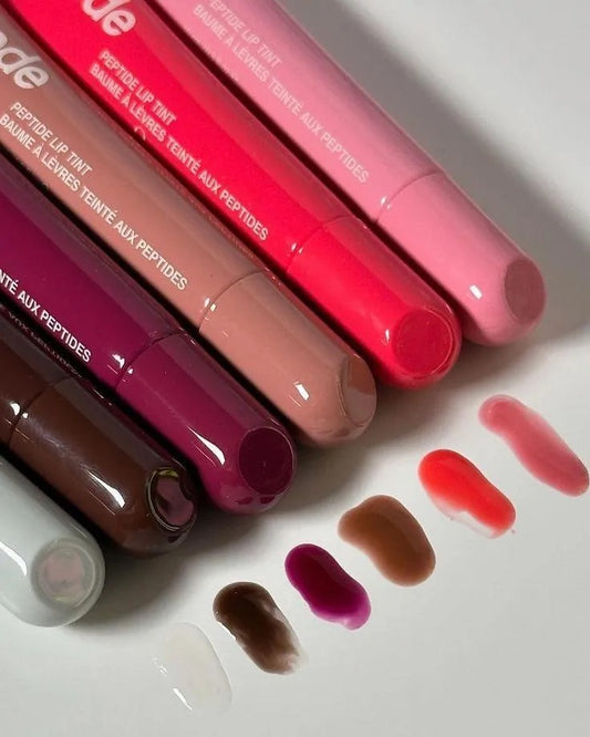 Hybrid lip oil glossy texture swatch on lips